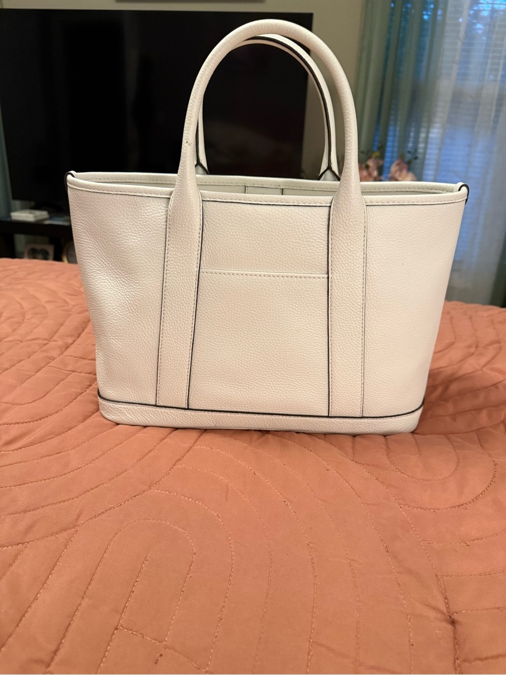 Michael Kors White Pebbled Leather Tote with Gold Logo Accent and Logo Strap - Picture 3 of 4